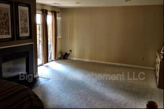 Building Photo - 5802 Appleford Dr
