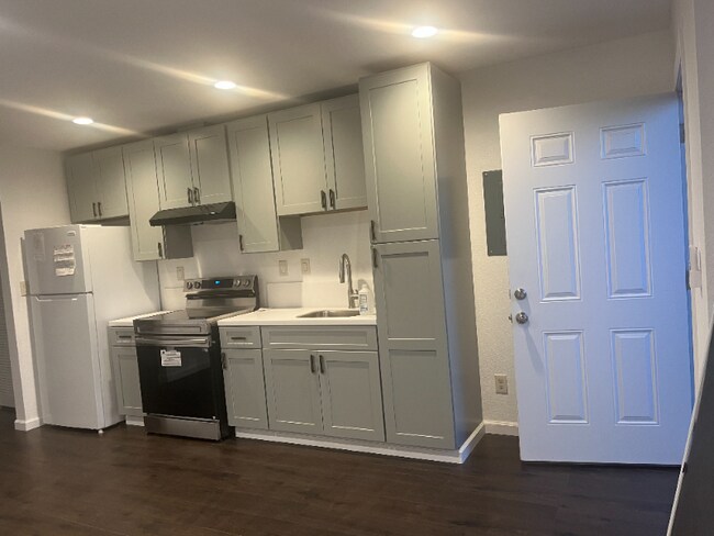 Building Photo - 27450 Lyford St