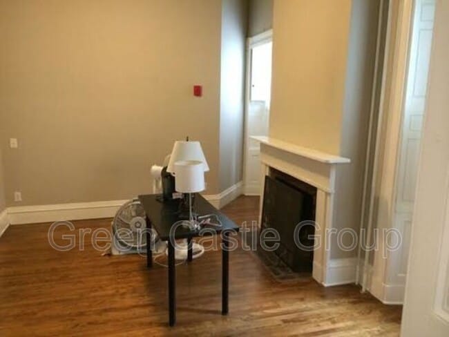 Building Photo - 323-325 College Street, Unit 9