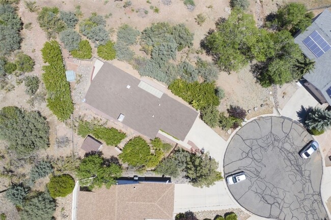Building Photo - Home in Cliff Rose!