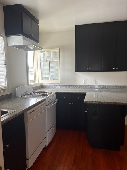 Kitchen - 1529 5th Ave