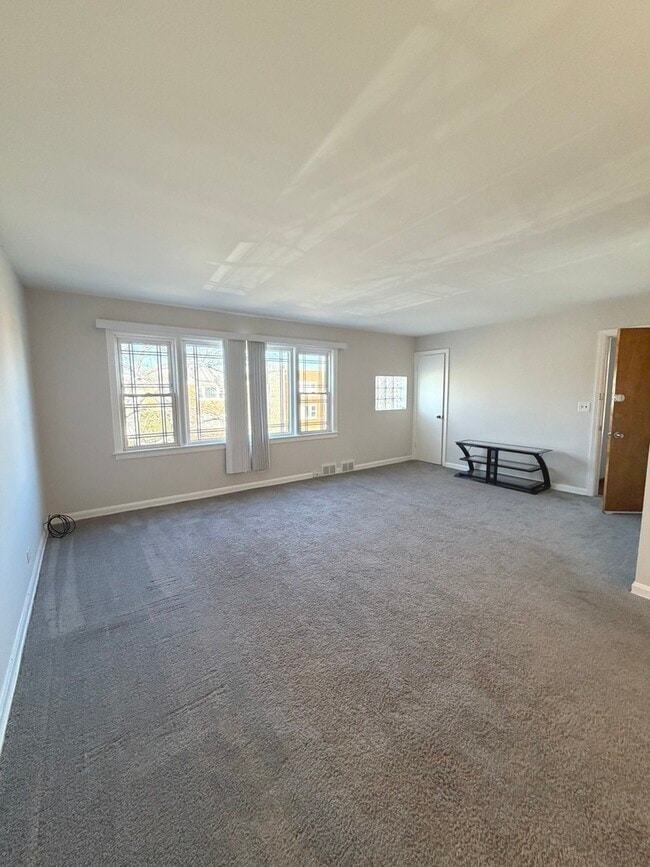 Building Photo - 2649 W Balmoral Ave