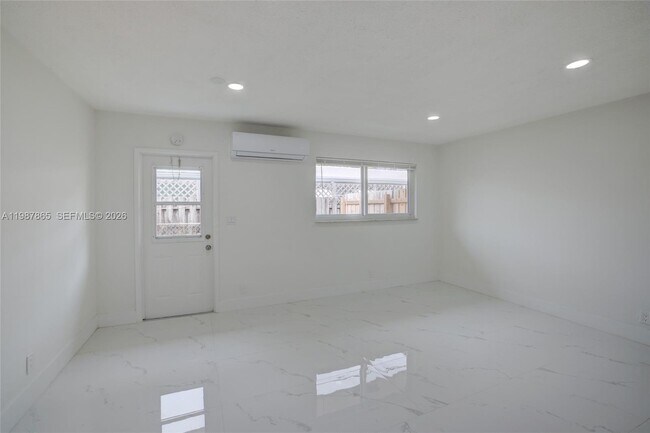 Building Photo - 1750 NE 56th Ct