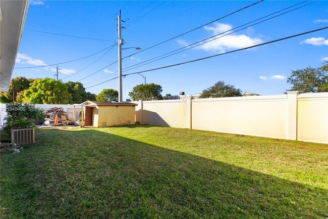 Building Photo - 3521 NW 18th Pl