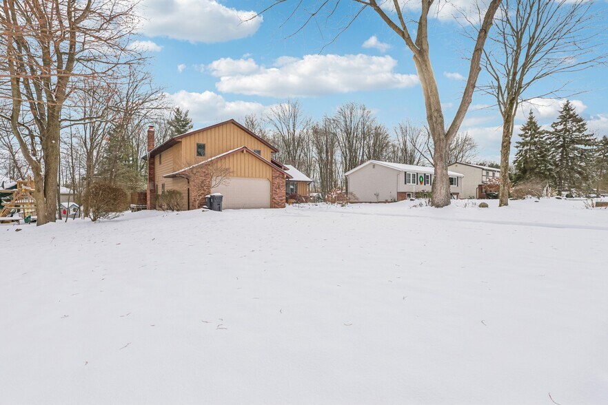 Building Photo - 6235 Sunnywood Dr