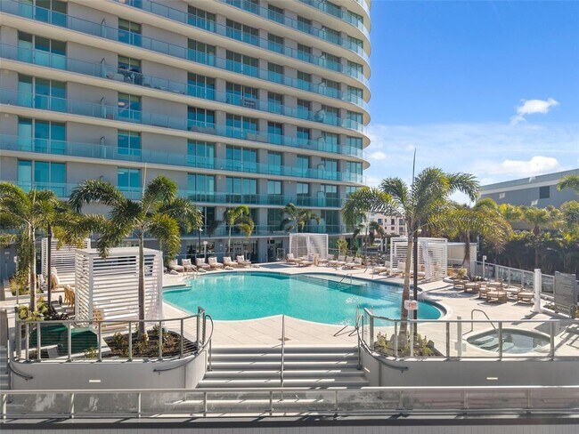 Building Photo - 400 Central Ave