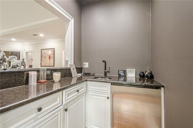 Building Photo - 700 S Brighton Ct