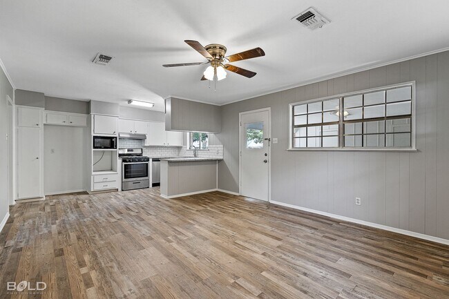 Building Photo - 321 Tallow Ln