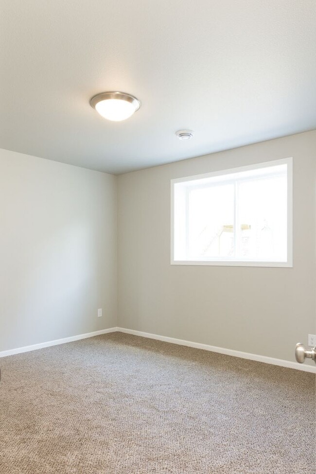 Building Photo - 3-bedroom, 3-bathroom West Fargo Single-Family Home w/ 3 Stall Garage