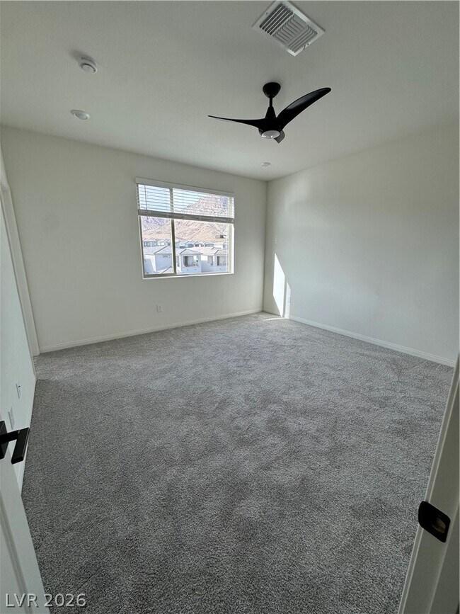 Building Photo - 1505 Little Penguin St