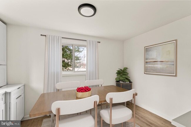 Building Photo - 10725 Maple St