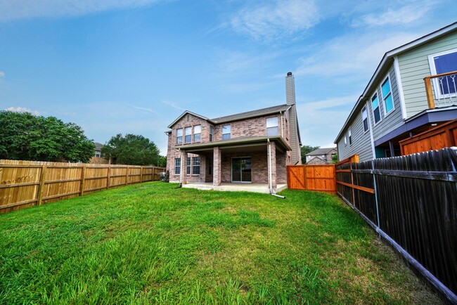 Building Photo - Stunning 4-Bedroom, 2.5-Bathroom Home in L...