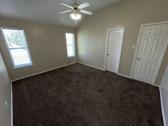 Building Photo - 3816 Sawtooth Dr