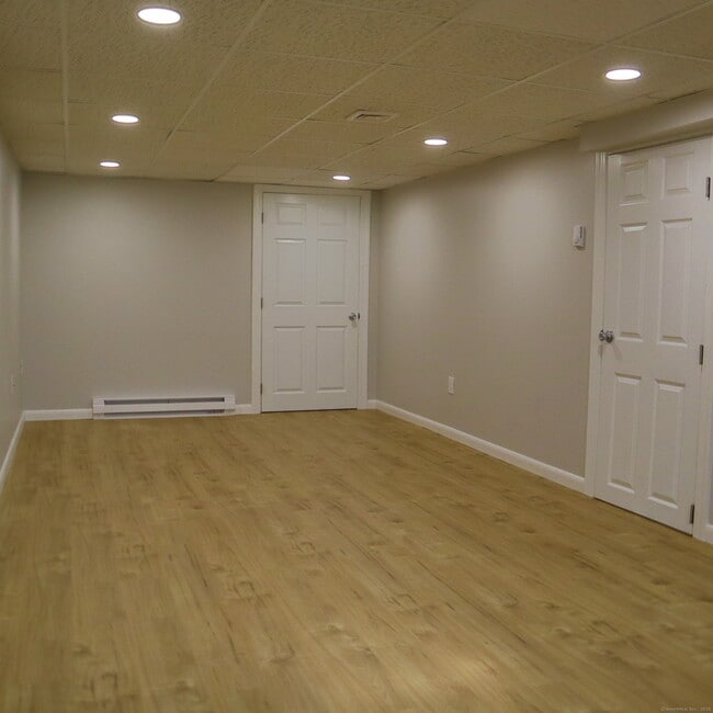 Building Photo - 253 Plant St