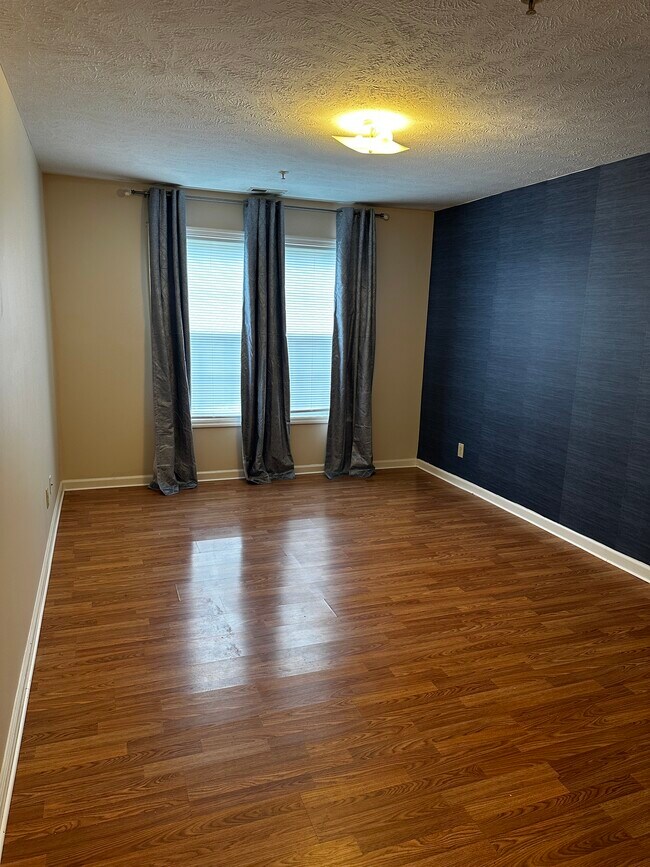 Building Photo - 241 Waterdown Dr