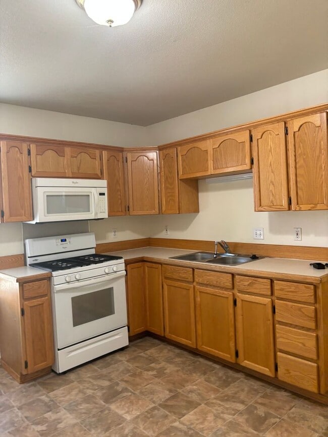 Building Photo - 2 Bedroom 1 Bath Downtown