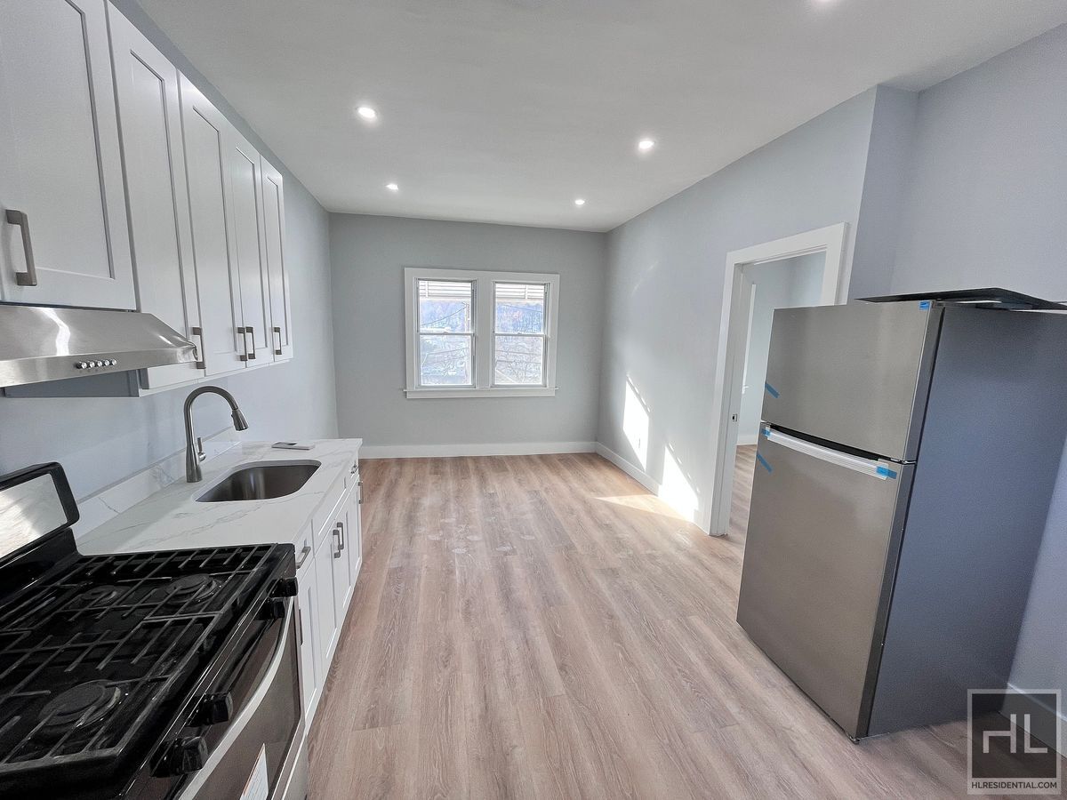 Building Photo - Monroe St, YONKERS