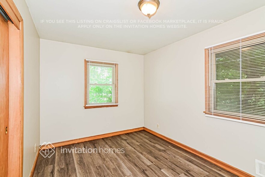 Building Photo - 5801 N Irving Ave