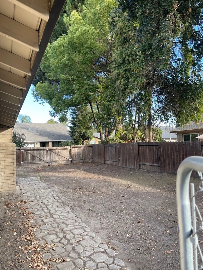 Building Photo - North Stockton 3 Bedroom Single Story Home