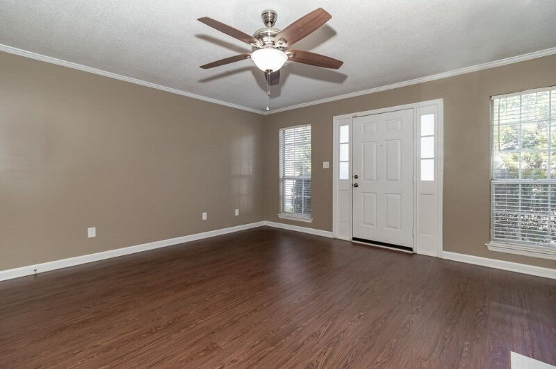 Building Photo - 2018 Briar Ct
