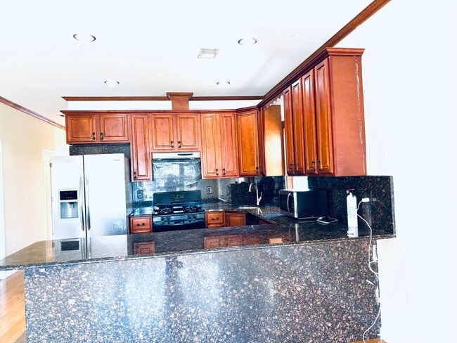 Building Photo - 30 Whitman Ave