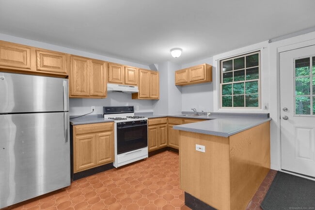 Building Photo - 49 Grandview Dr
