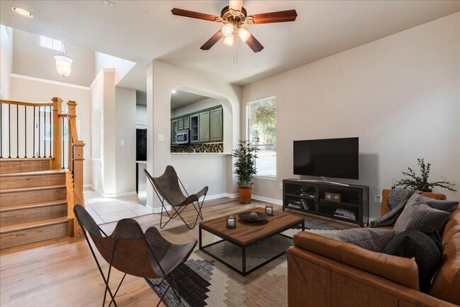 Building Photo - 2924 Bond Dr