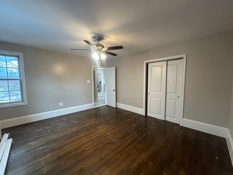 Building Photo - 13 Gladstone St