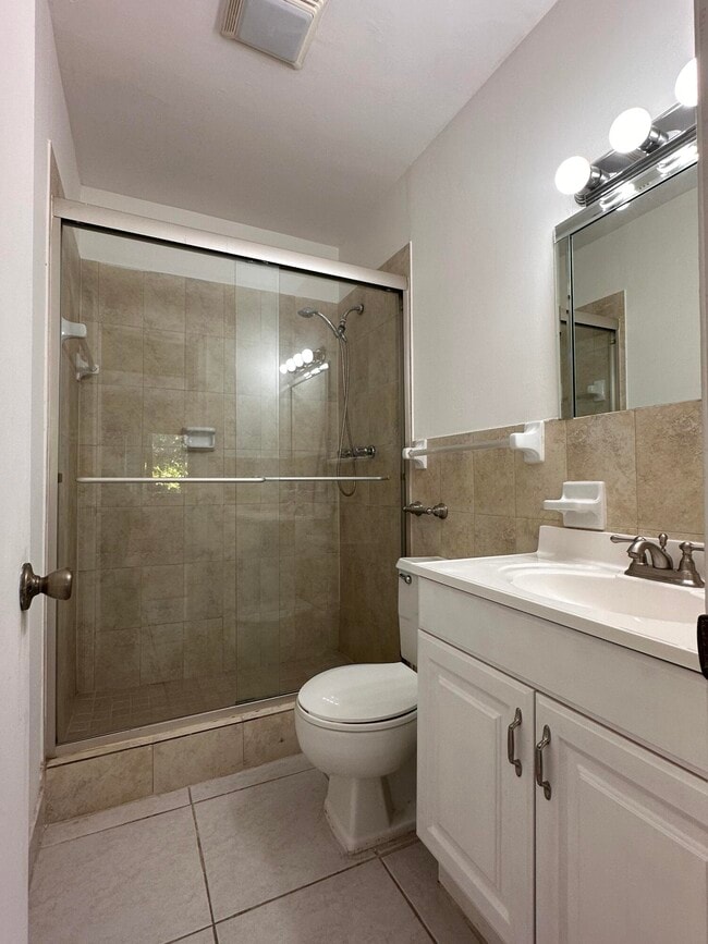 Building Photo - 5800 NE 22nd Way