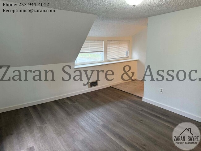 Building Photo - 290 - Studio Loft in Puyallup Valley