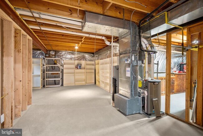Building Photo - 13647 S Springs Dr