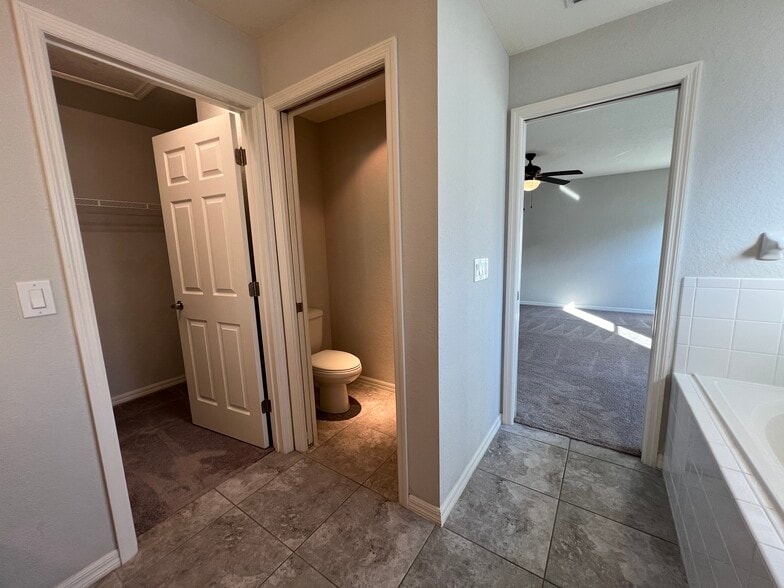 Building Photo - 900 Kingfisher Dr