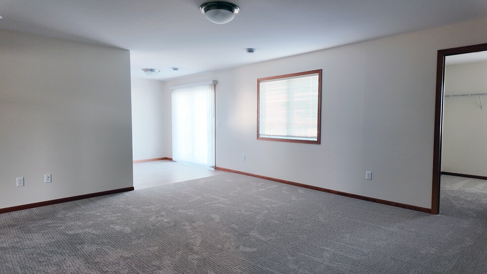 LVR / Dining / Patio - 1916 Haughton Ave