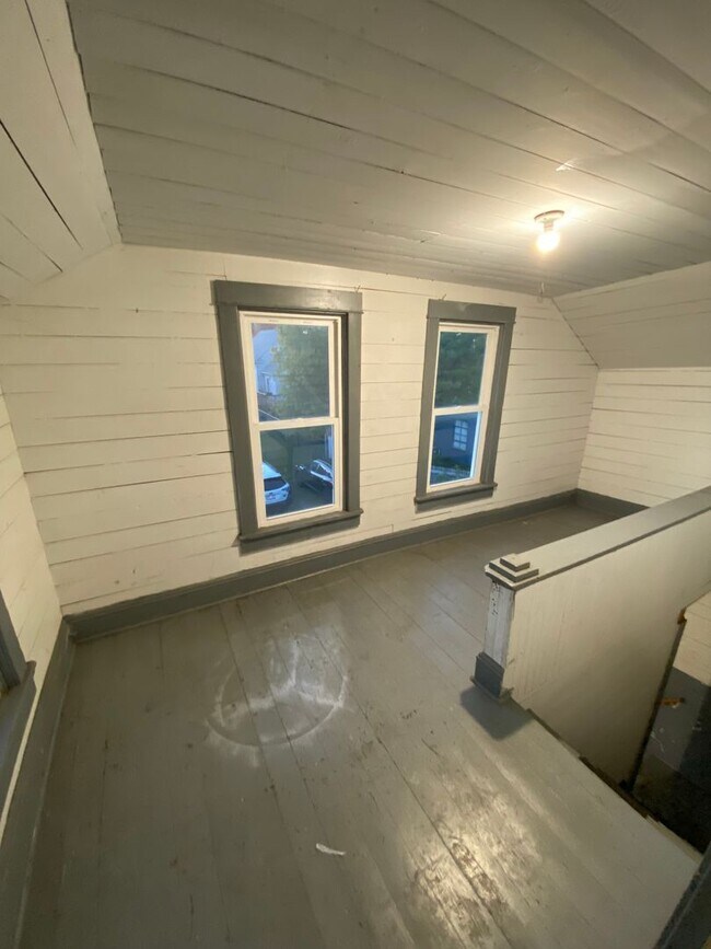 Building Photo - 1207 N Sawyer St