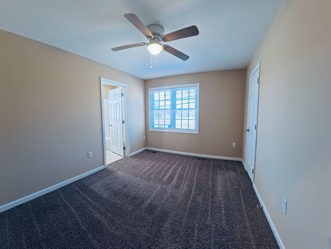 Building Photo - New Duplex Townhouse in Bedford