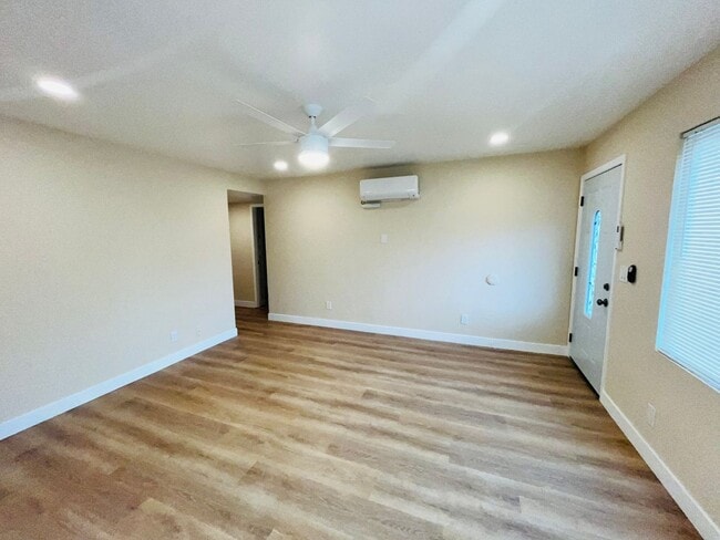Building Photo - Remodeled 3 bedroom 2 Bath house