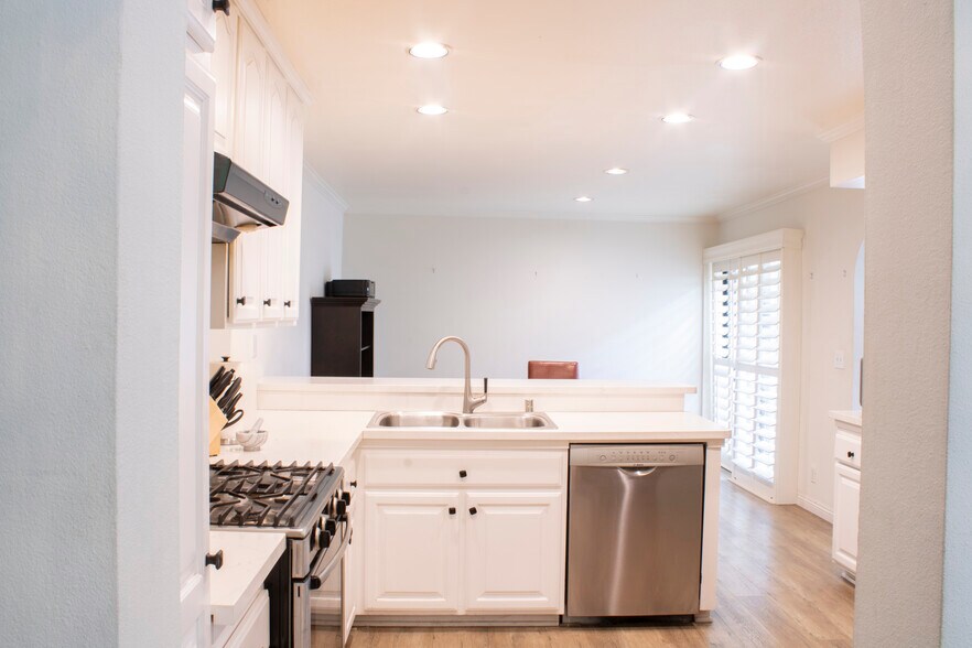 Building Photo - 4223 Freedom Dr