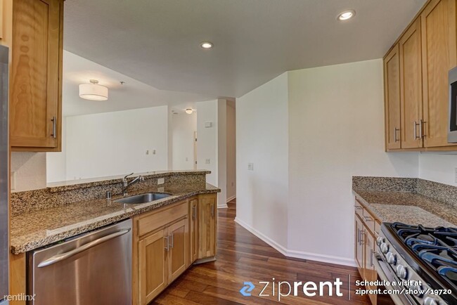 Building Photo - 2 br, 2 bath Condo - 301 Crescent Court, S...