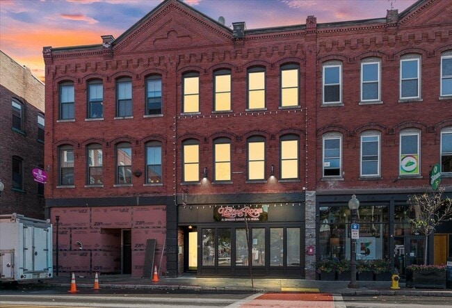 Building Photo - 122 Washington St