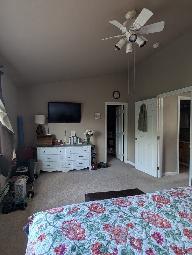 Building Photo - 1850 N Monte Vista Dr
