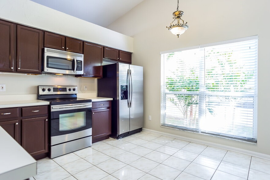 Building Photo - 354 Hanging Moss Cir