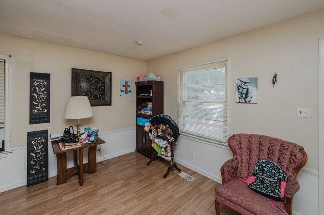 Building Photo - 1719 E 24th St N