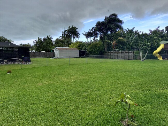 Building Photo - 18225 SW 94th Ave