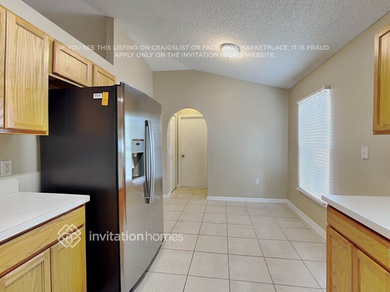 Building Photo - 1710 W Marshall Lake Dr