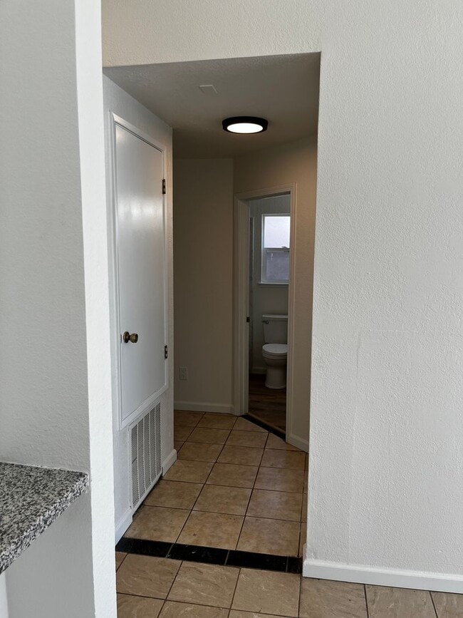 Building Photo - Newly Renovated 2 Bedroom , 1 Bath, 1600 S...