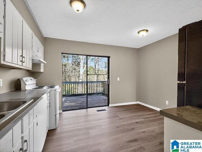 Building Photo - 3031 Apple Valley Ln