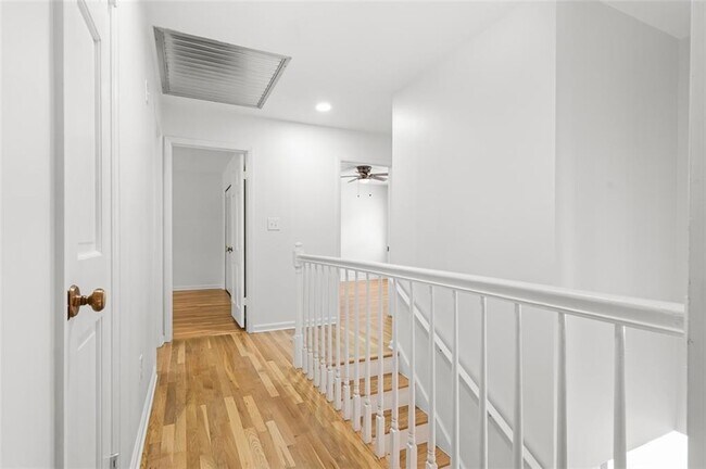 Building Photo - 2340 Castleridge Ct