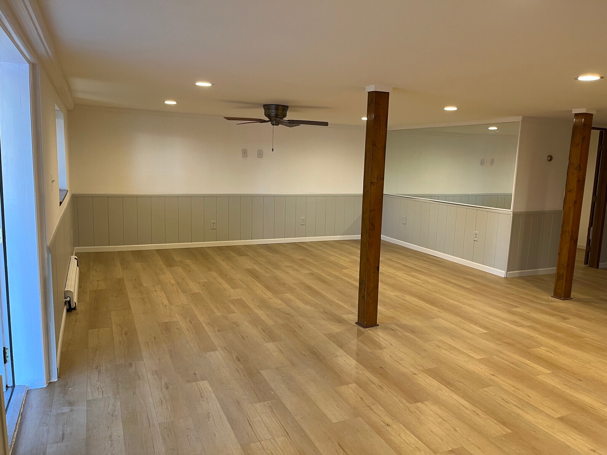 Open floor plan - kitchen dining & living area - 1583 highland park dr