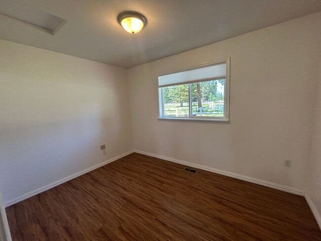 Building Photo - ~5 bedroom in a Picturesque Country Setting~