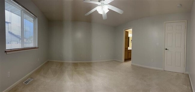 Building Photo - Three Bedroom - Low maintenance, west-end,...